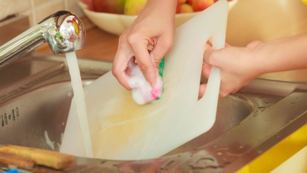 smartcookingtips-are-plastic-cutting-boards-safe-6