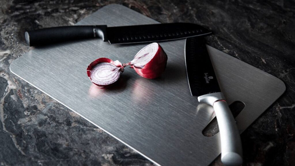 smartcookingtips-stainless-steel-vs-titanium-cutting-board/7
