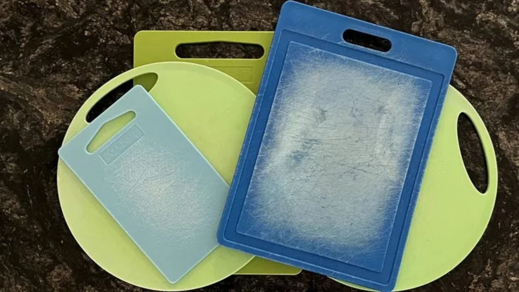 smartcookingtips/are-plastic-cutting-boards-safe/7